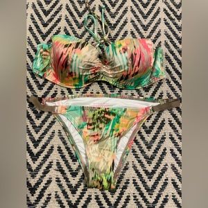 Victoria’s Secret bikini